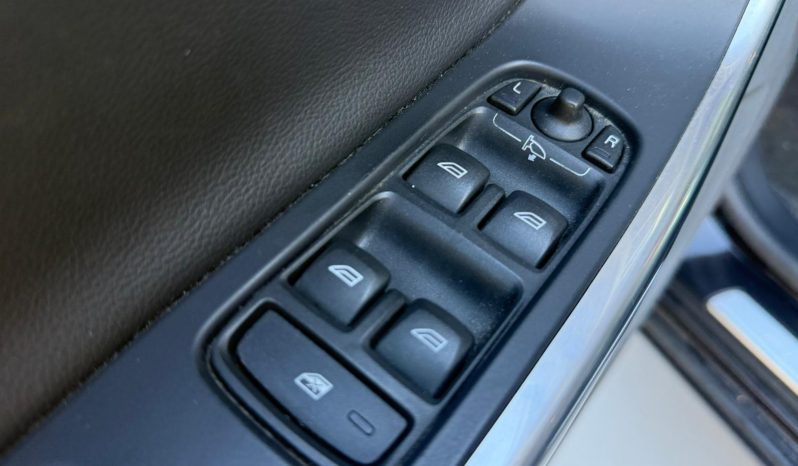 
								Volvo V60 Plug-in Hybrid full									