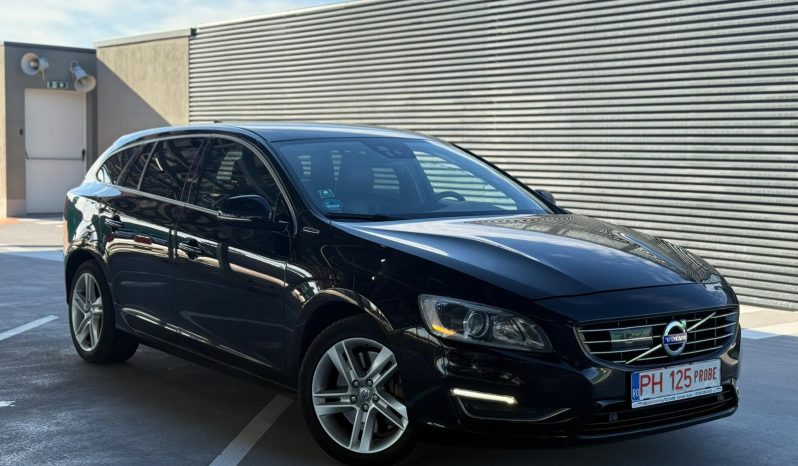 
								Volvo V60 Plug-in Hybrid full									