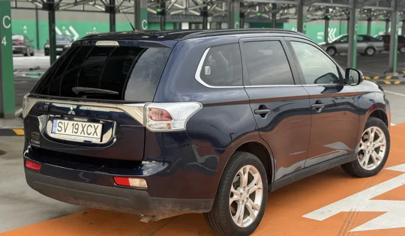 
								Mitsubishi Outlander full									