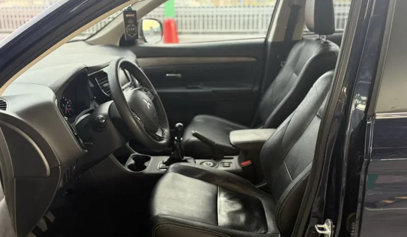 
								Mitsubishi Outlander full									