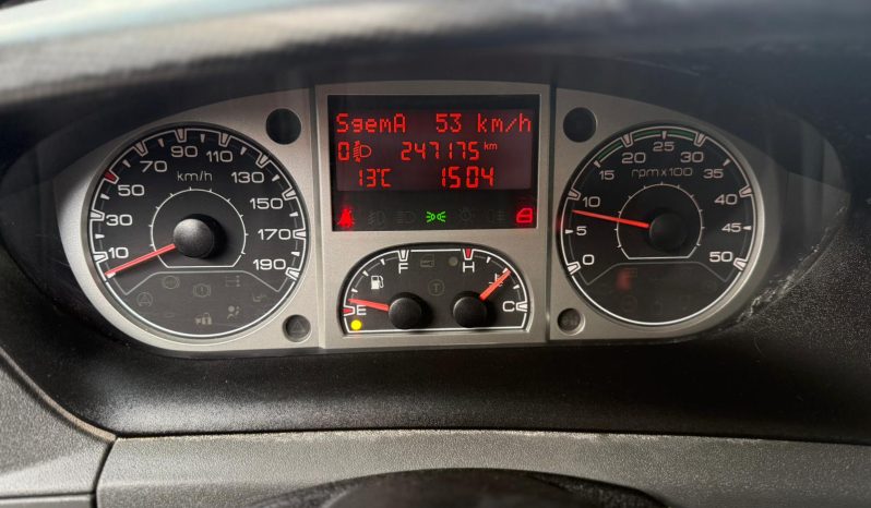 
								Iveco Daily 40C18 3.0HPI 180CP full									